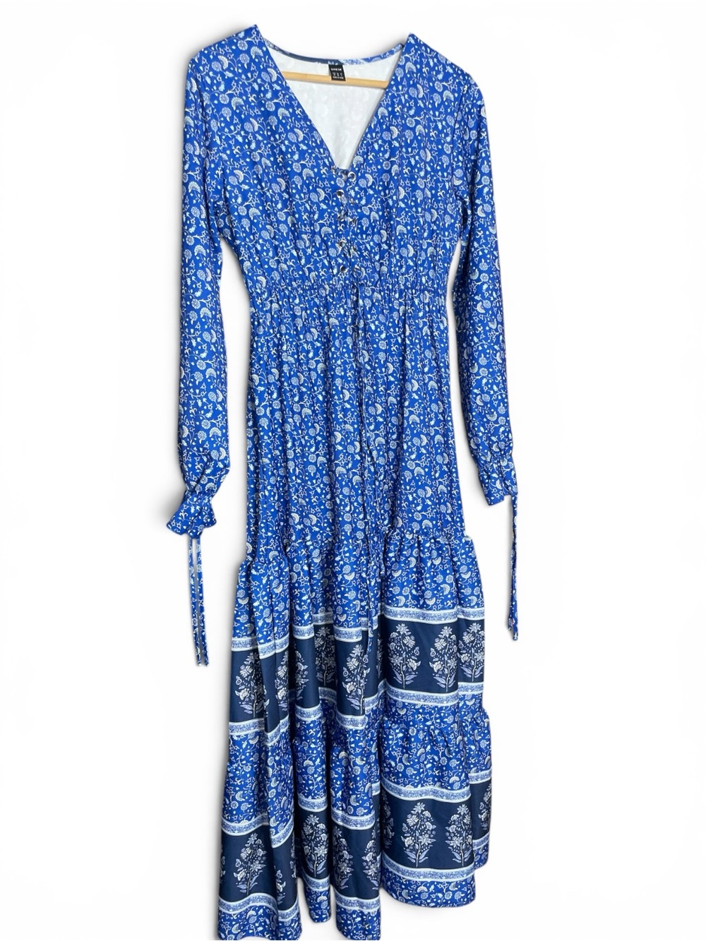 Blue Floral V-Neck Long Sleeve Maxi Dress Ptp 20 length 42